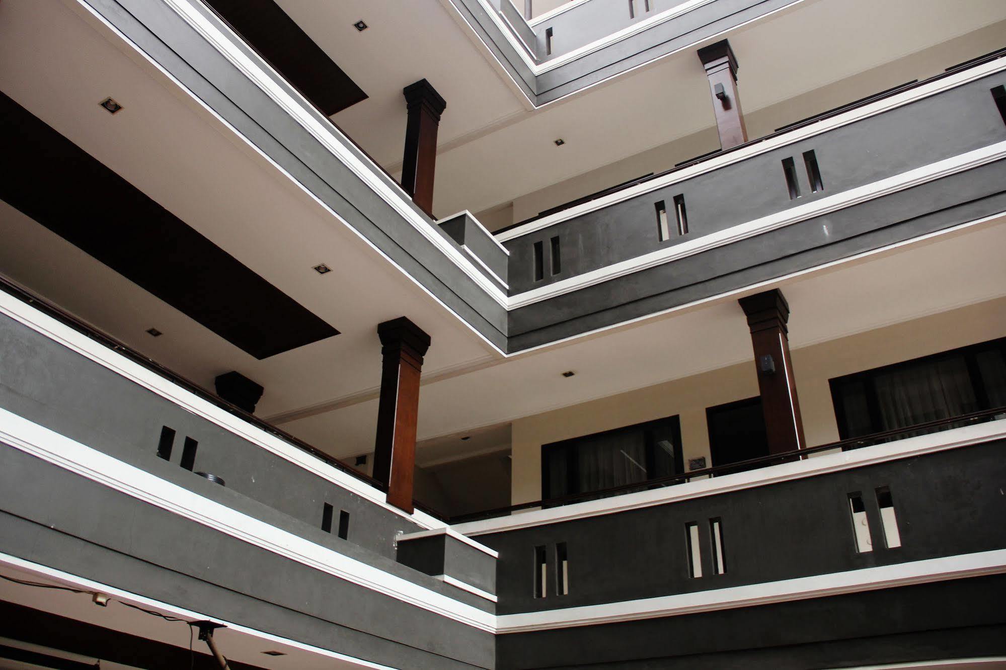 Zen Rooms Grand Hotel Lembang Zewnętrze zdjęcie