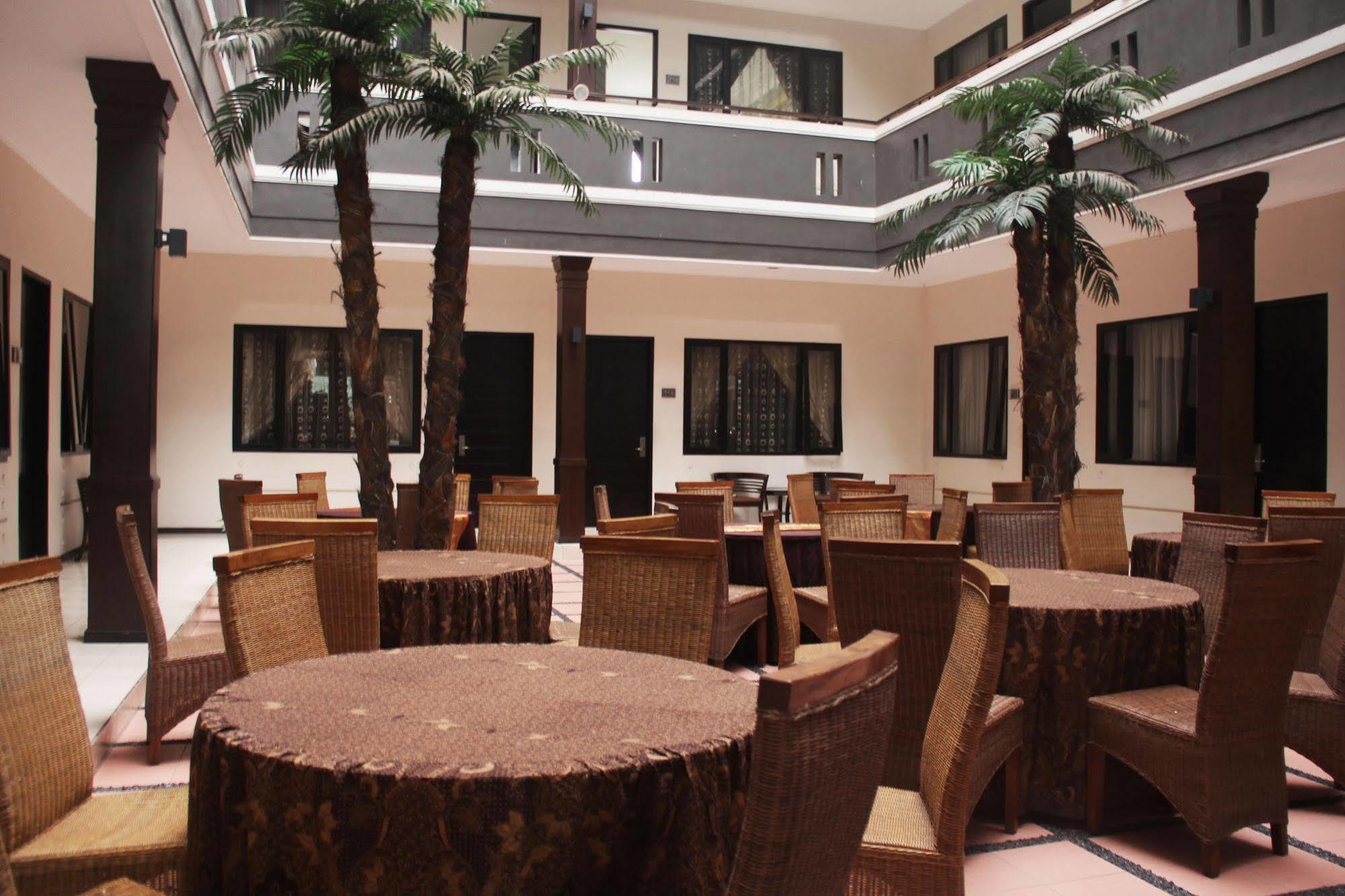 Zen Rooms Grand Hotel Lembang Zewnętrze zdjęcie