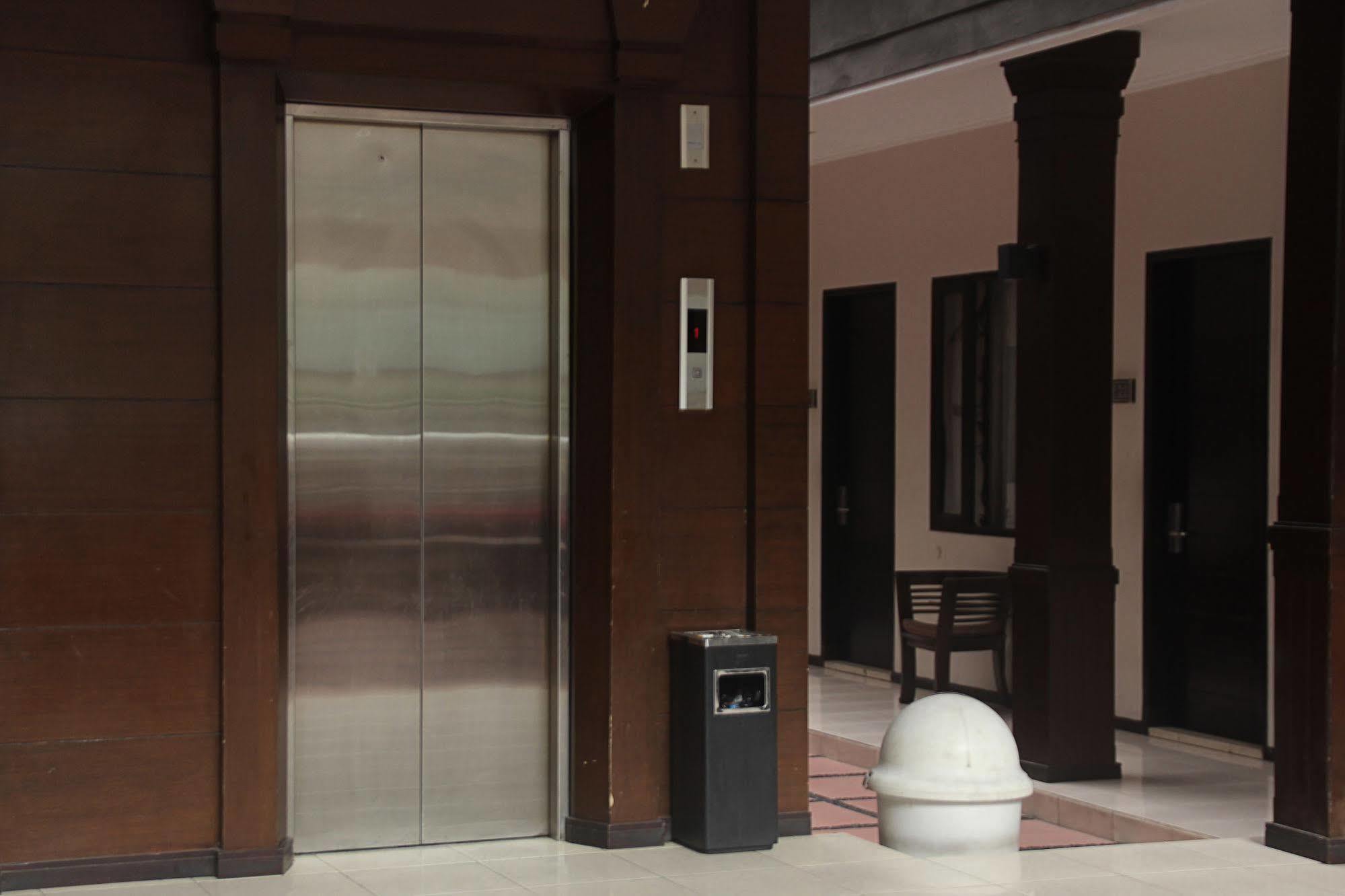 Zen Rooms Grand Hotel Lembang Zewnętrze zdjęcie